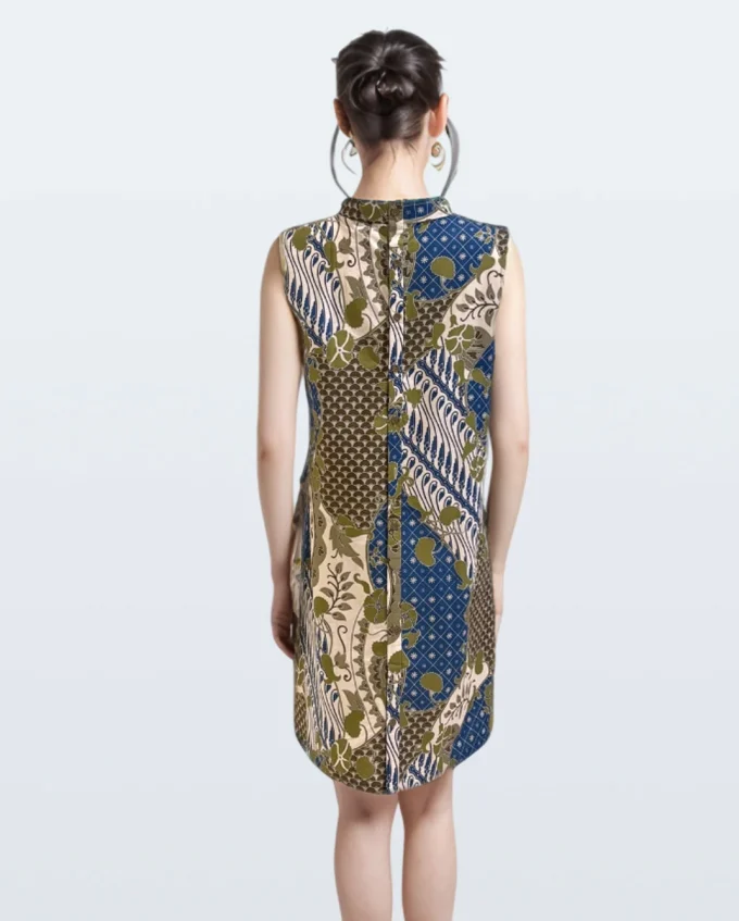 Dress Batik Danar Hadi Tambal Sri Wedari Kerah Lingkar Bulat – Biru