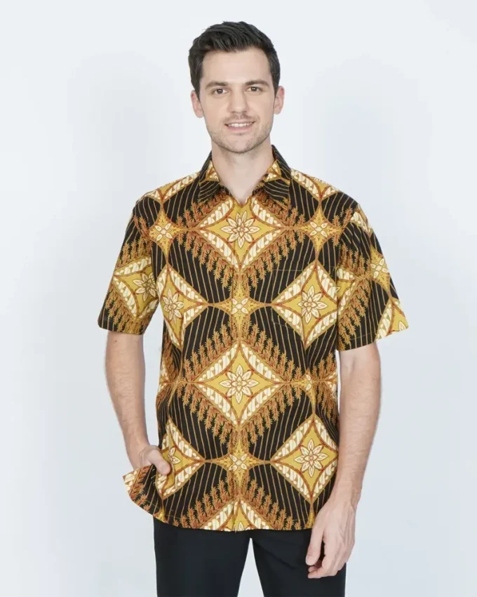 Kemeja Batik Lengan Pendek Sisi Wajik Coklat