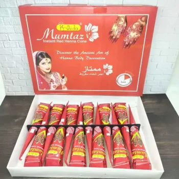 Percantik tampilan tangan dan kakimu dengan sentuhan warna alami dari K-Veda Mumtaz Henna Cone! Tersedia dalam dua pilihan warna klasik: Red henna ini cocok digunakan untuk berbagai acara seperti pernikahan, lebaran, hingga seni mehndi sehari-hari. • Isi Paket: 12 cone @25ml • Varian Warna: • Red – warna merah alami yang cerah dan memikat • Black – warna hitam pekat yang elegan dan menonjol • Tekstur: Lembut, mudah digunakan, cepat kering • Kegunaan: Body art, mehndi, dekorasi tangan & kaki • Keunggulan: • Warna tahan lama dan tidak mudah luntur • Terbuat dari bahan herbal, aman digunakan • Aroma alami yang menenangkan