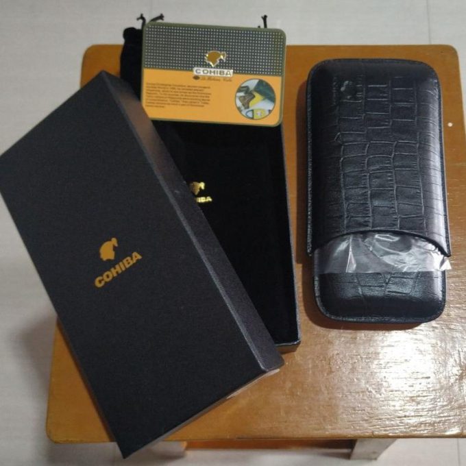 Cerutu Leather Cigar Case with Cutter (Travel Case)